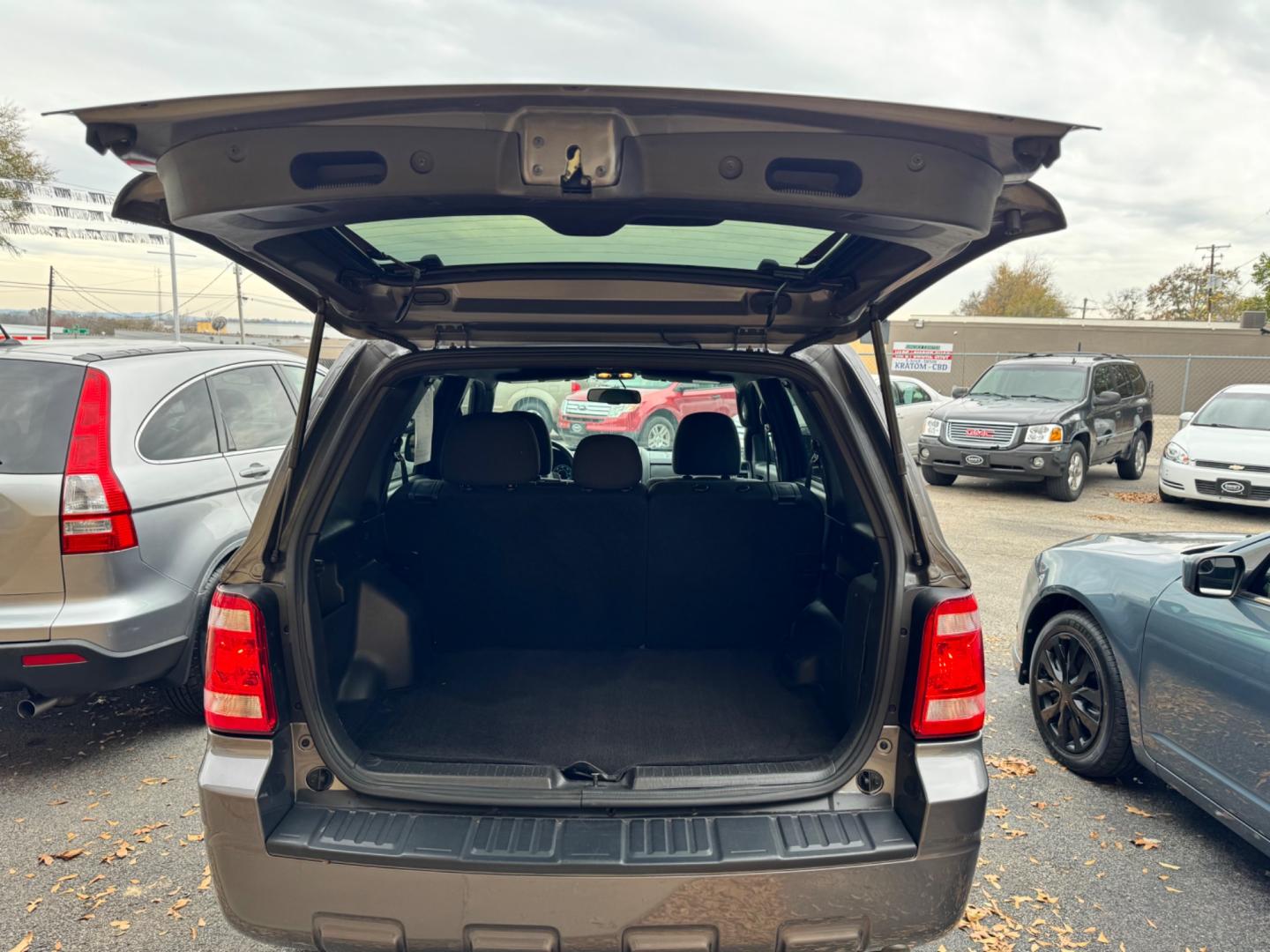 2011 Gray Ford Escape (1FMCU0DG2BK) , located at 307 West Marshall Avenue, Longview, TX, 75601, (903) 753-3091, 32.500828, -94.742577 - Photo#4